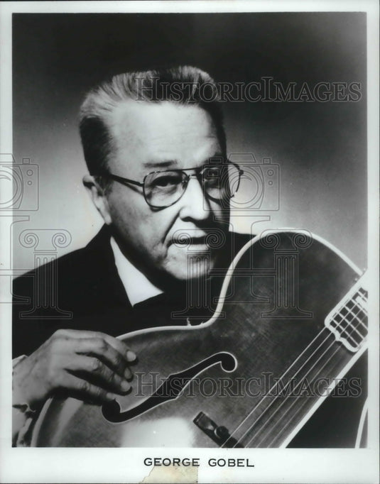 1980, George Gobel singer-guitarist-comedian - mjp20061 - Historic Images