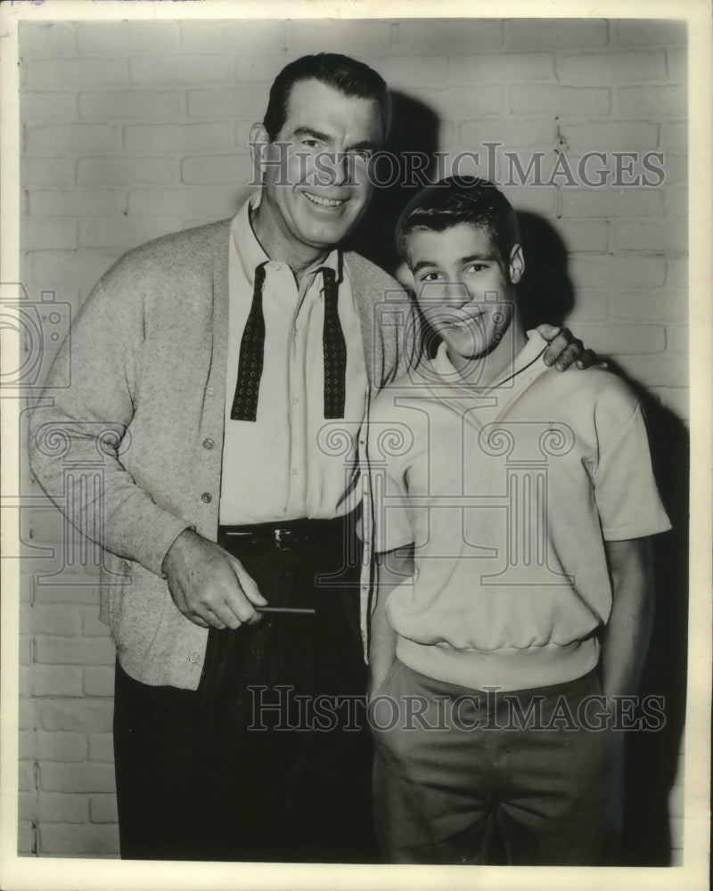 1962 Press Photo Don Grady and Fred MacMurray, U.S. TV actors- Historic Images