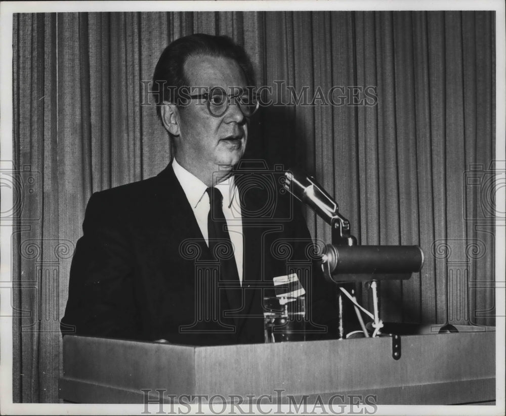 1966, Milwaukee Judge Robert Hansen - Historic Images