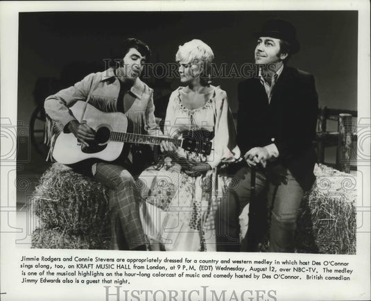 1970, Des O'Connor With Others Sing In Kraft Music Hall From London - Historic Images