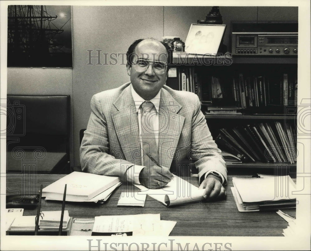 1987 Press Photo Fred Hesselbein, Ozanker County, Comprehensive Services dir. - Historic Images