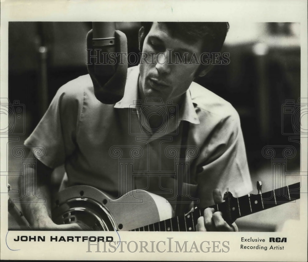 1968, Musician John Hartford playing guitar - Historic Images