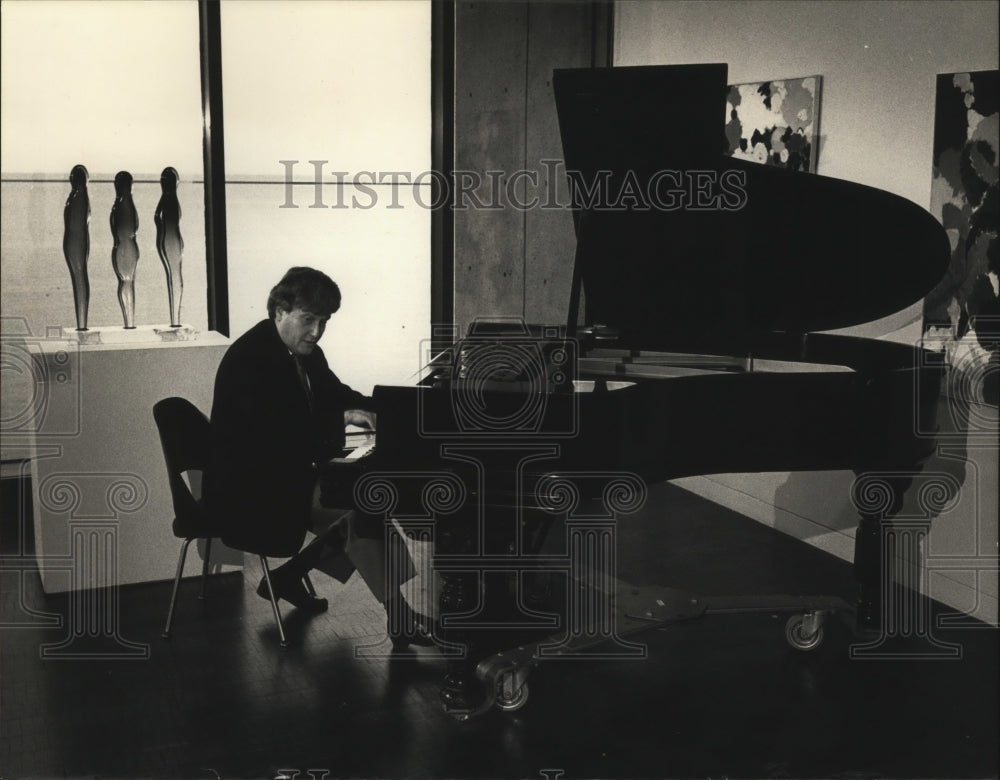 1988 Press Photo Jeffrey Hollander specializes in talking from the piano-Historic Images