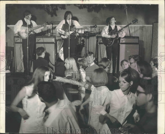 1967, Revolutionary Kind playing for dancers at Bull Run in Milwaukee - Historic Images