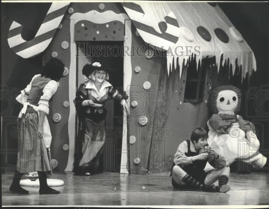 1980 Press Photo "Hansel & Gretel" Milwaukee Opera Company Play, Jeanne Campbell - Historic Images