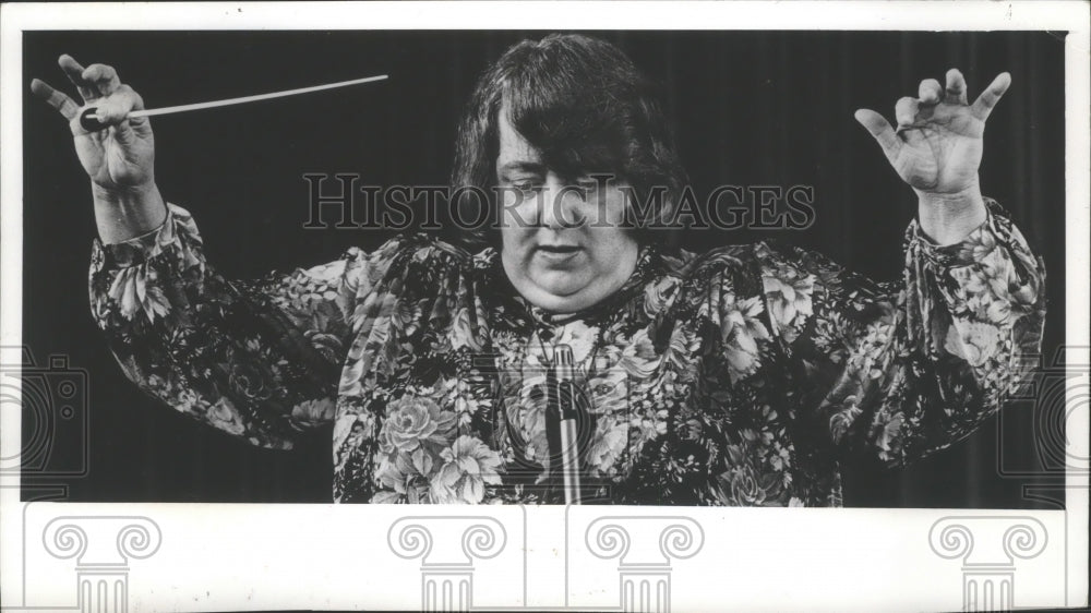 1987 Press Photo Margaret Hawkins, Conductor Wisconsin Conservatory Symphony-Historic Images