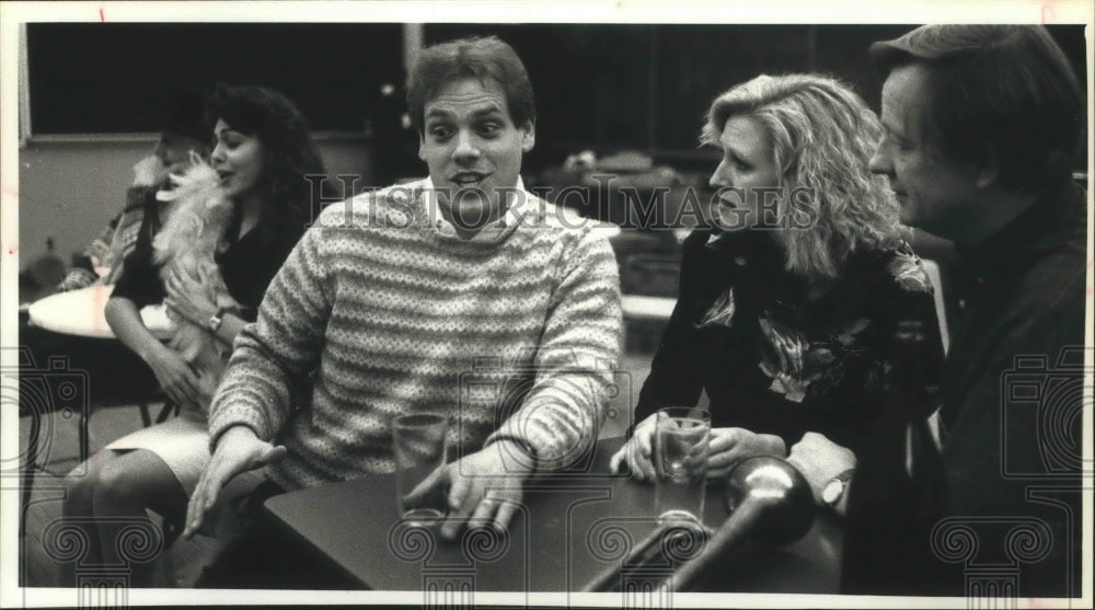 1990 Press Photo Milwaukee Opera Company rehearsing &quot;La Boheme&quot; - mjp20486 - Historic Images