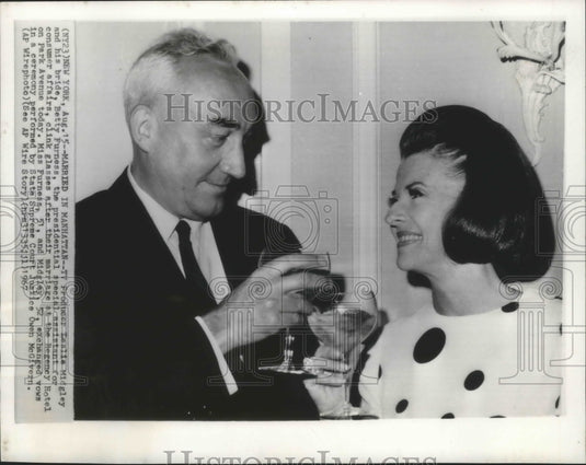 1967, Producer Leslie Midgley & his bride, Betty Furness in New York - Historic Images