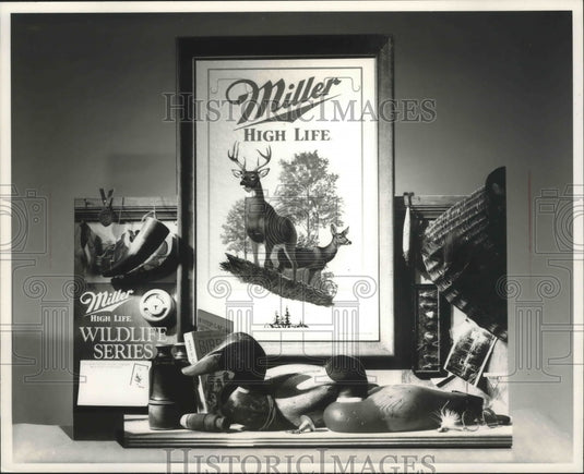 1990 Press Photo Miller Brewing Co. of Milwaukee's second wildlife plaque - Historic Images