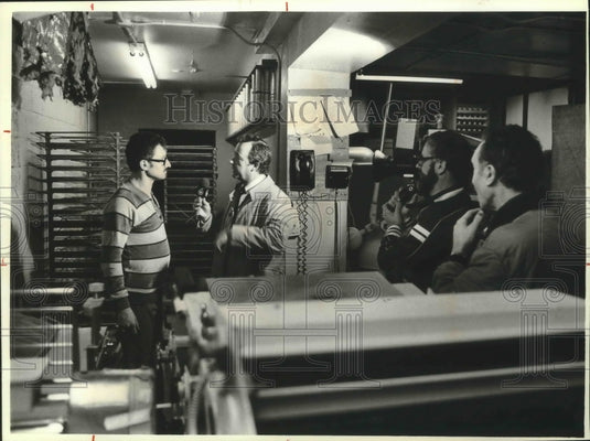 1981, Contact 6 Tom Hooper With Others - mjp20587 - Historic Images