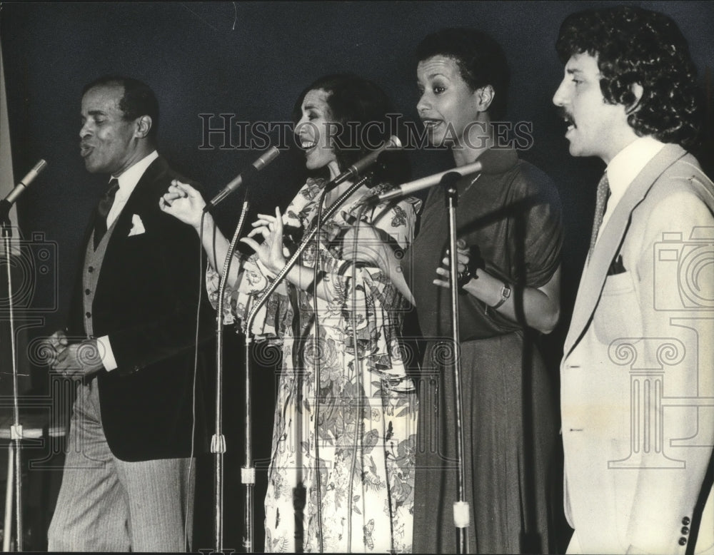 1981 Press Photo Jon Hendicks & Company performing at the Jazz Gallery - Historic Images