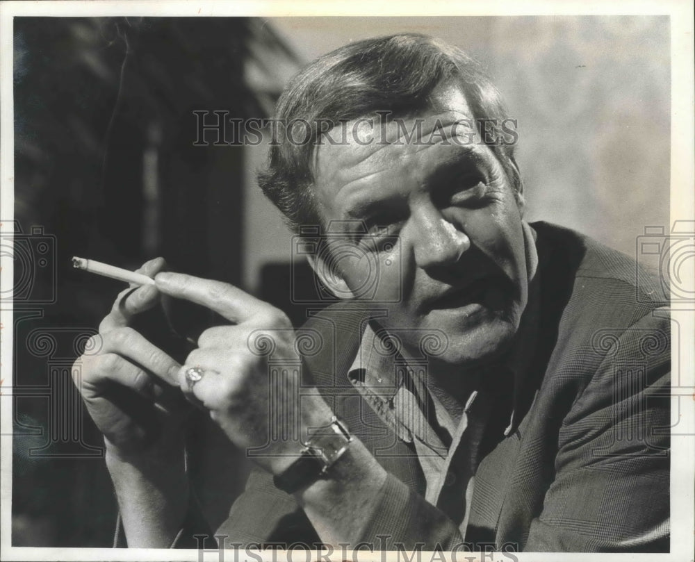 1973 Press Photo Playwright And Author Richard T. Herd Smokes Cigarette - Historic Images