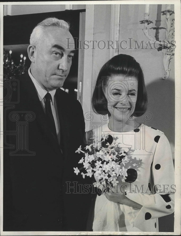 1967 Press Photo Betty Furness and Leslie G. Midgely married in New York City - Historic Images