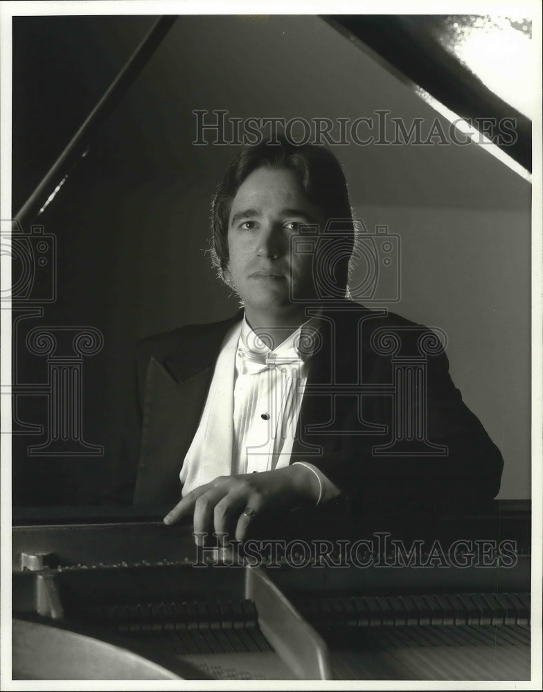 1993 Press Photo Pianist Ian Hominick of Wisconsin Conservatory of Music - Historic Images