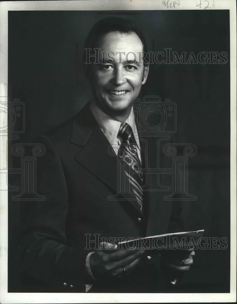 1971, Tom Hooper from &quot;TV 6 News at Noon, 6 &amp; 10&quot; on WITI-TV6 - Historic Images