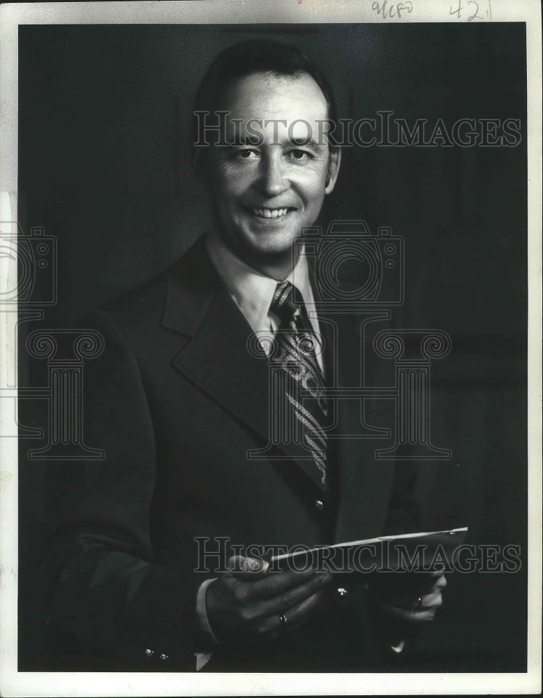 1971, Tom Hooper from "TV 6 News at Noon, 6 & 10" on WITI-TV6 - Historic Images