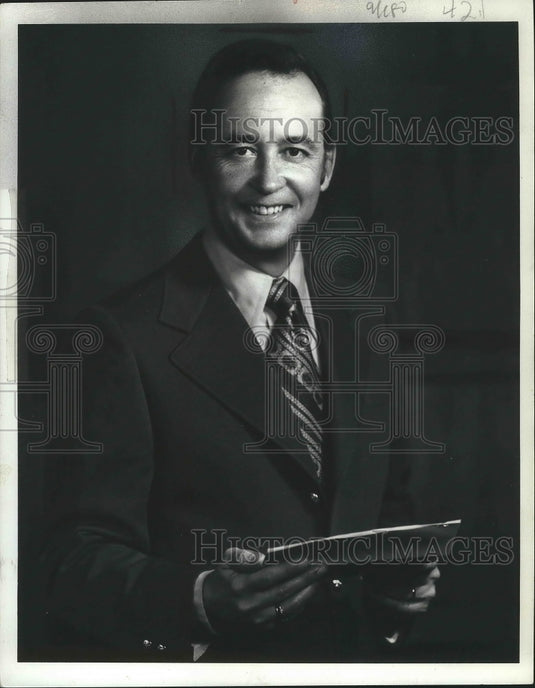 1971, Tom Hooper from "TV 6 News at Noon, 6 & 10" on WITI-TV6 - Historic Images
