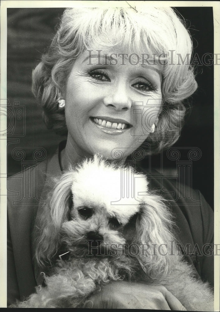 1981, Debbie Reynolds with her dog in her dressing room - mjp20789 - Historic Images