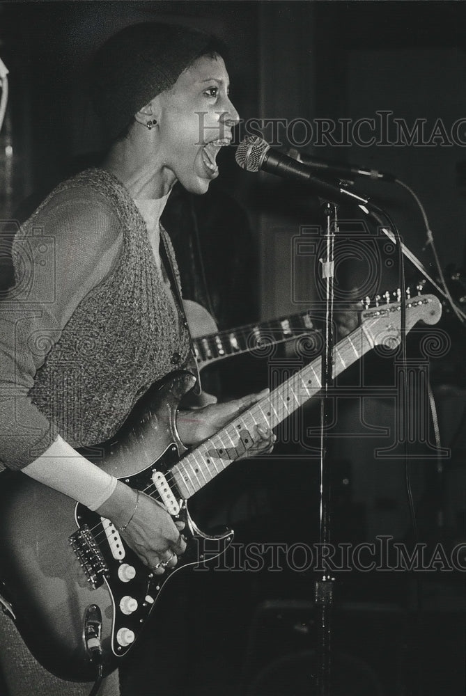 1981 Press Photo Nona Hendrys sang at the Starship Club in Milwaukee - mjp20848 - Historic Images
