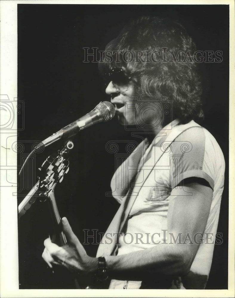 1991 Press Photo Joey LaVie lead singer of music group &quot;The Rage.&quot; - mjp20890 - Historic Images