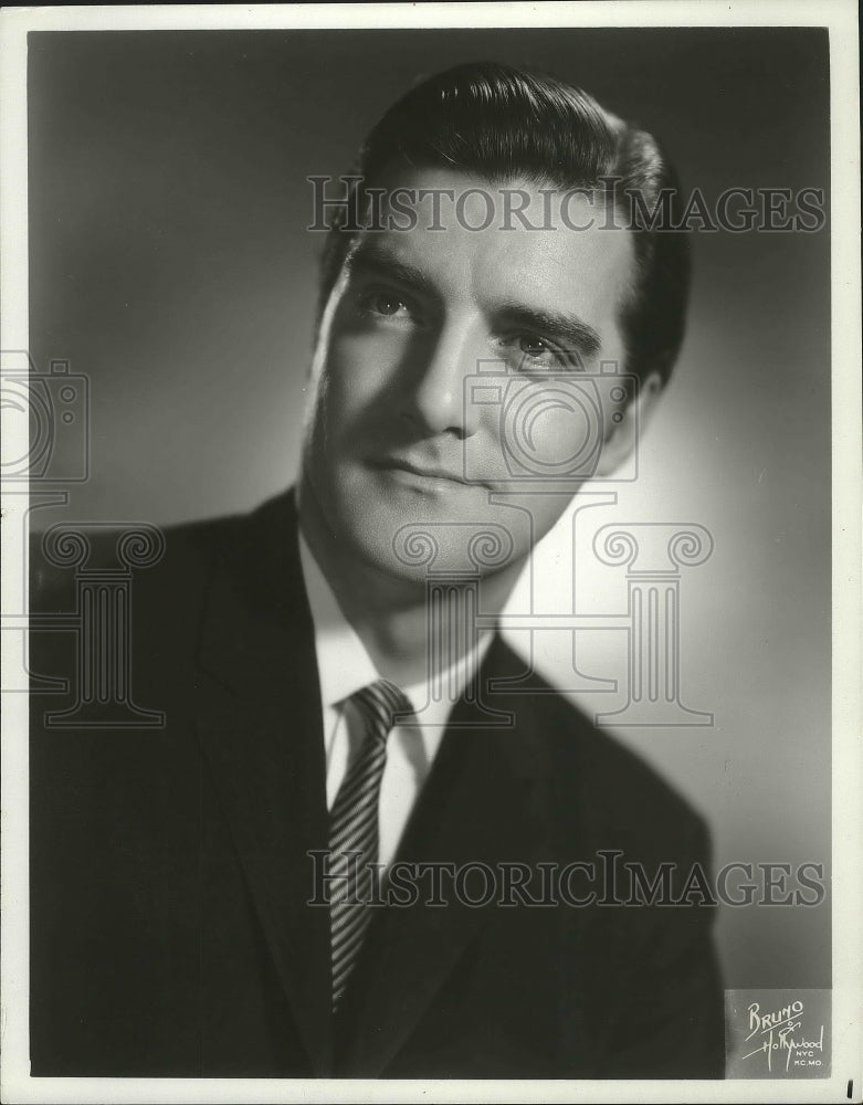 1970 Press Photo Singer Robert Hale - Historic Images