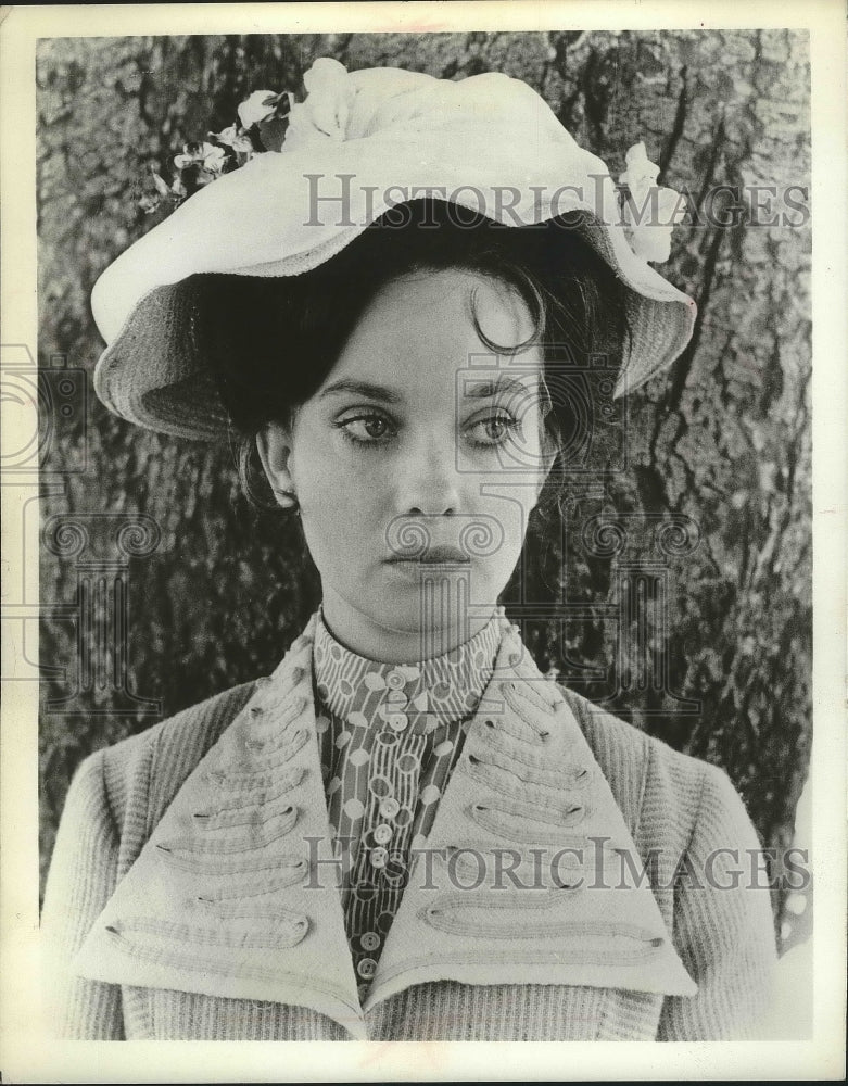 1974, Nicola Pagett as Elizabeth Bellamy in &quot;Upstairs Downstairs&quot; - Historic Images