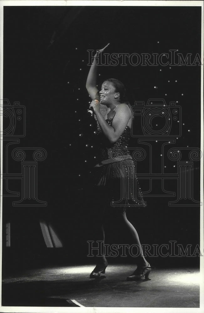 1990 Press Photo Melanie Riley performing at Opryland&#39;s American Music Theater - Historic Images