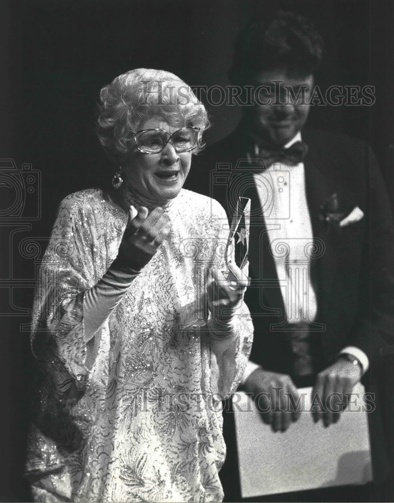 1992 Press Photo Wisconsin Performing Artists Hall of Fame inducts Hildegarde - Historic Images