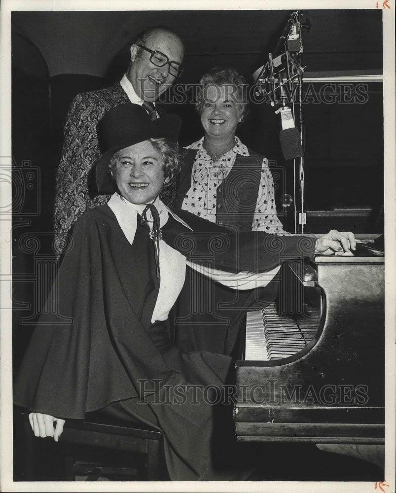 1978 Press Photo Hildegarde at piano, to perform at the Milwaukee Symphony Ball - Historic Images