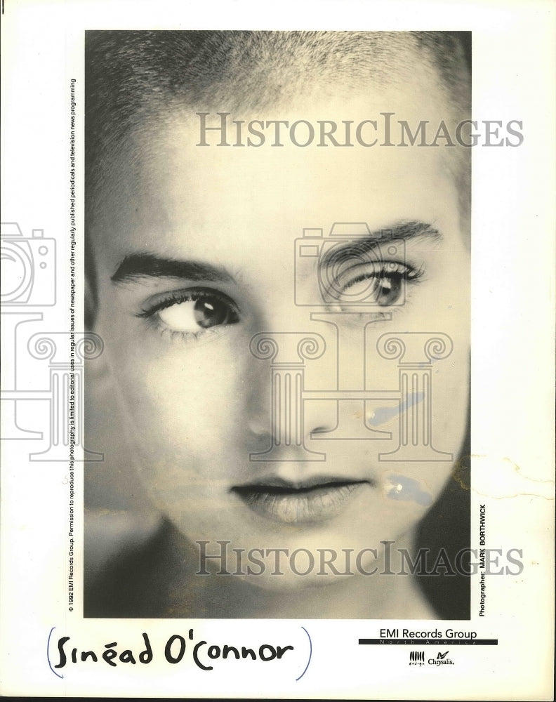 1992 Press Photo Sinead O'Connor, singer - mjp21260 - Historic Images