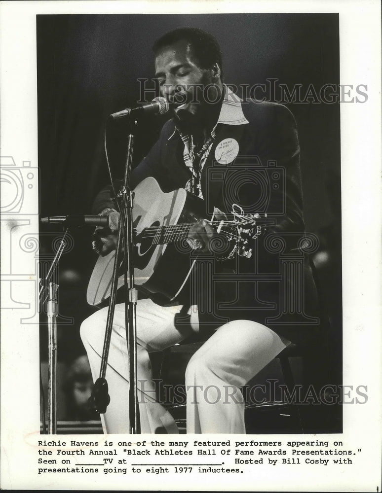 1977, Richie Havens to appear in "Black Athletes Hall of Fame Awards" - Historic Images