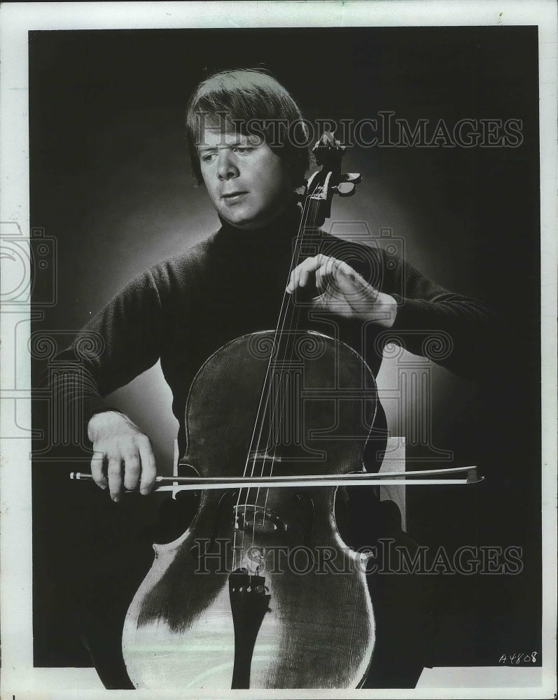 1983 Press Photo Cellist Lynn Harrell practices &quot;art of humanity&quot; - mjp21366-Historic Images