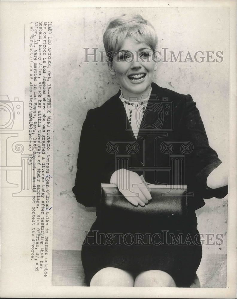 1963, Joan O&#39;Brien Talks To Newsmen Outside Los Angeles Courtroom - Historic Images