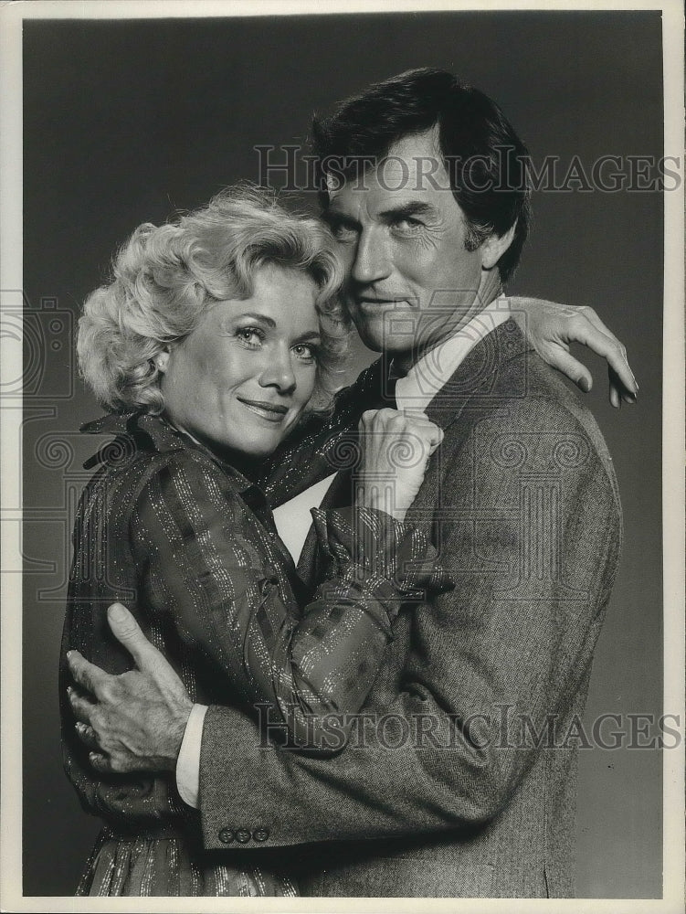 1980 Press Photo Robert Hogan and Bibi Besch in CBS's Secrets of Midland Heights - Historic Images