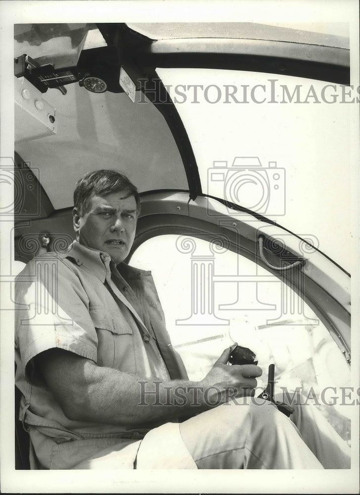 1986 Press Photo Larry Hagman as helicopter pilot in scene from Deadly Encounter - Historic Images