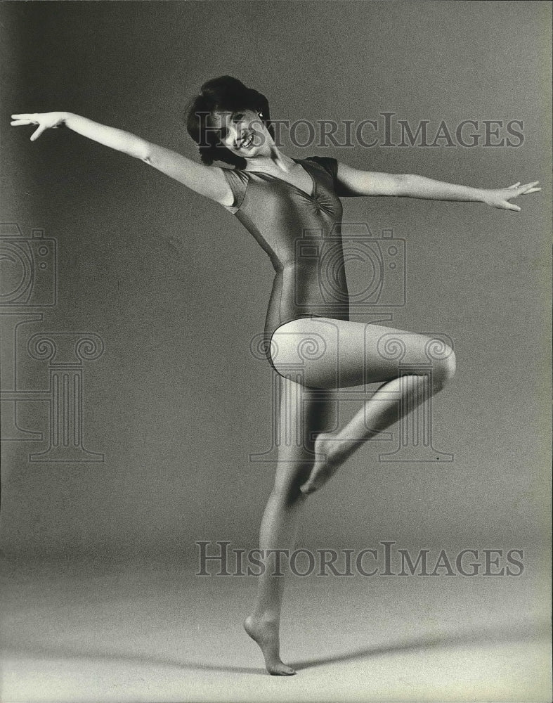 1981, Carol Hensel Demonstrates A &#39;Dancersize&#39; Routine - mjp21582 - Historic Images