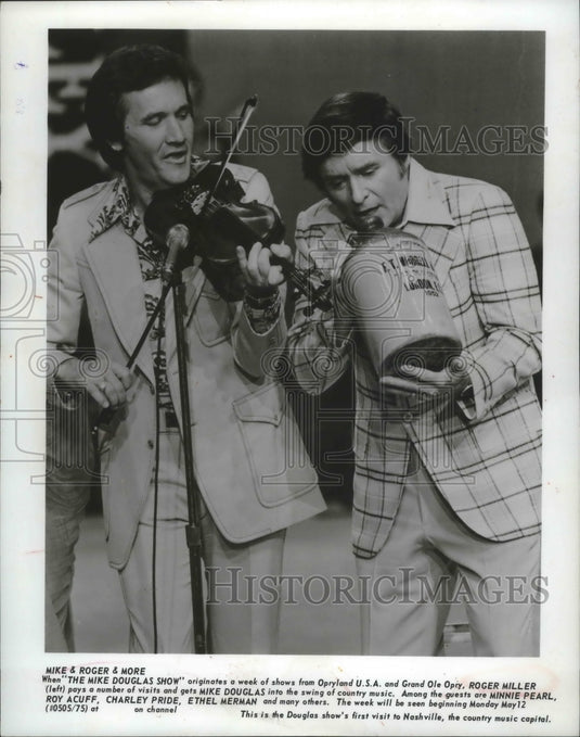 1975, Roger Miller and Mike Douglas on "The Mike Douglas Show" - Historic Images