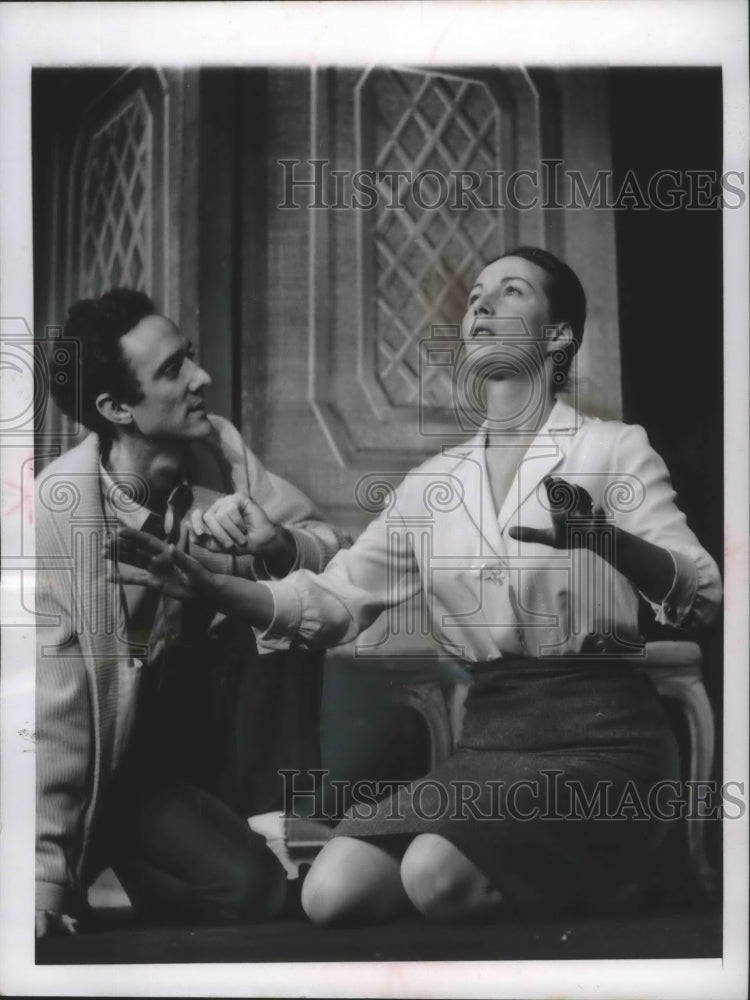 1962 Press Photo Actor Ellis Rabb with His Wife, Actress Rosemarry Harris-Historic Images
