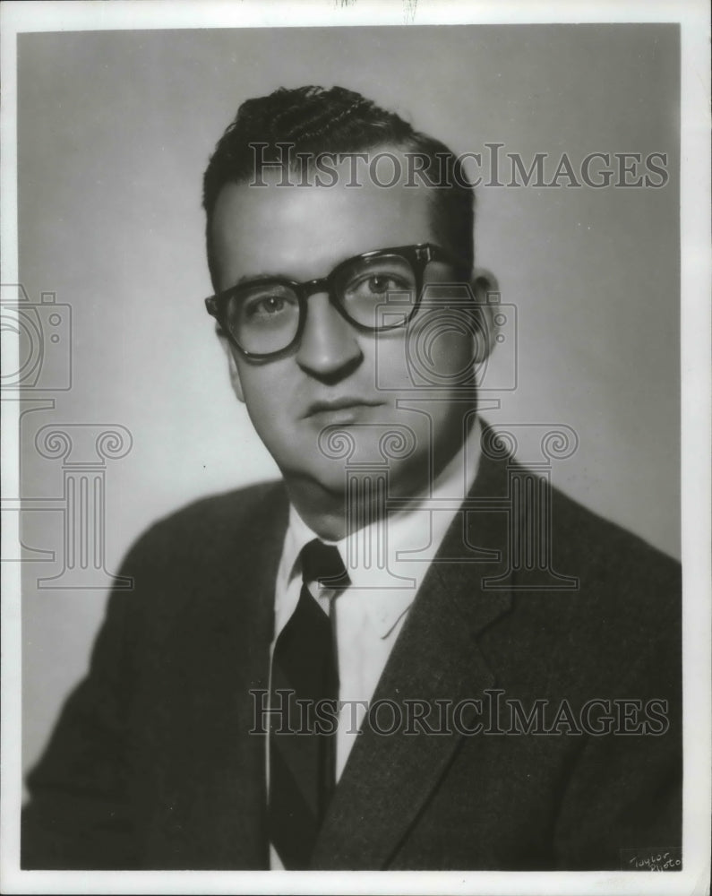 1968 Press Photo Corporate Treasurer Of E Z Paintr Corporation J. J. Quinn- Historic Images