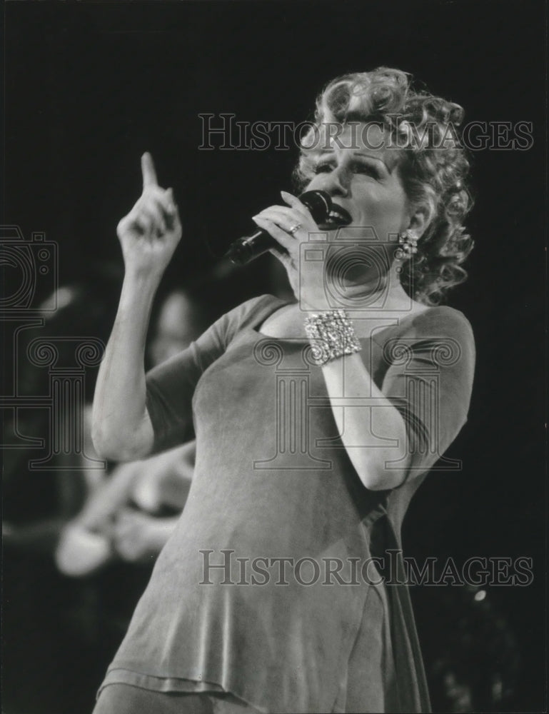 1994 Press Photo Bette Midler sings at the Marcus Amphitheater - mjp21711 - Historic Images