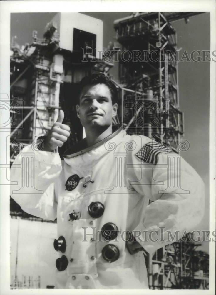 1986 Press Photo Harry Hamlin stars in Space, on CBS Television. - mjp21780 - Historic Images