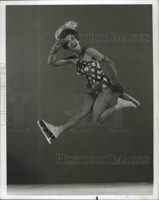 1970 Alice Quessy in 1970 Silver Anniversary Holiday On Ice. - Historic Images