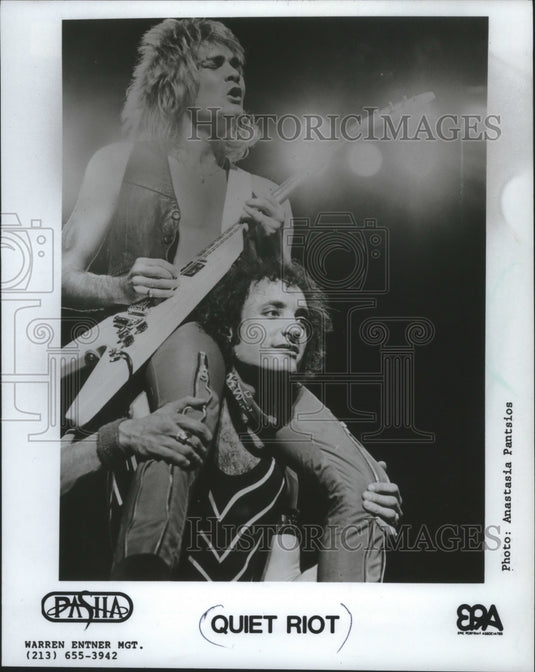 1984 Press Photo Quiet Riot, Carlos Cavazo on Kevin Dubrow shoulders - mjp21850 - Historic Images