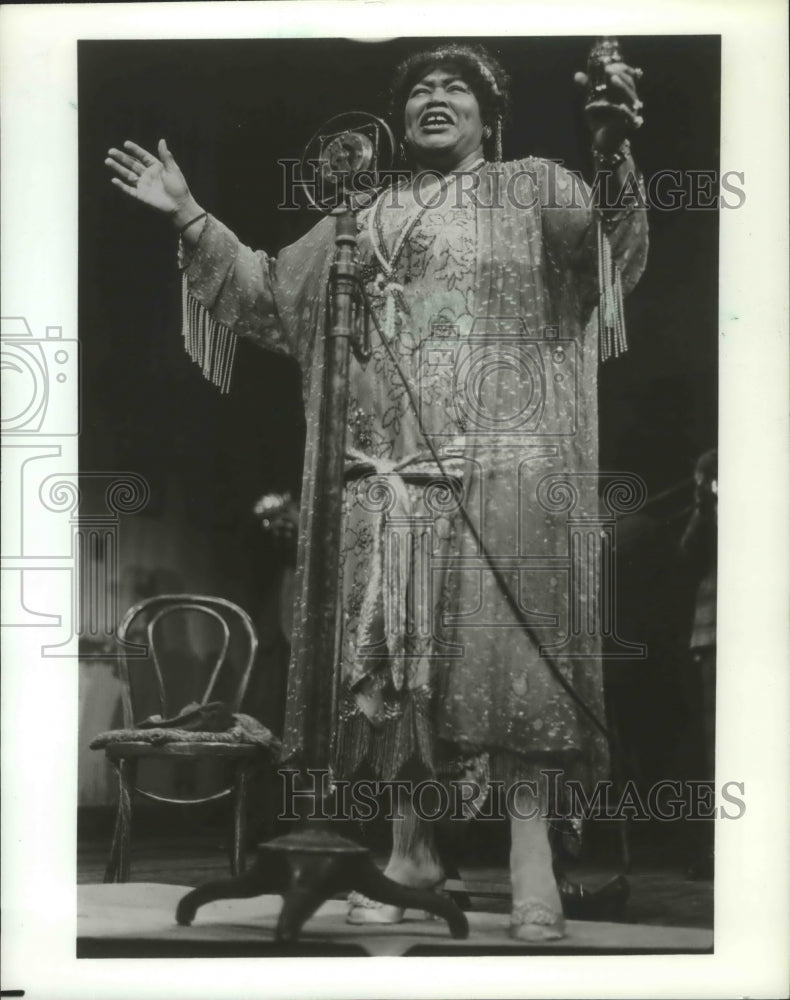 1984 Press Photo Theresa Merritt, as Ma, singing in Ma Rainey&#39;s Black Bottom-Historic Images