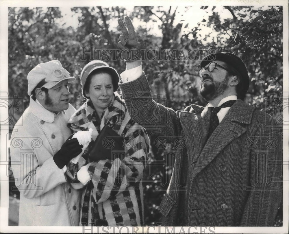 1973, Play actors Durward McDonald, Penelope Reed and Richard Risso. - Historic Images