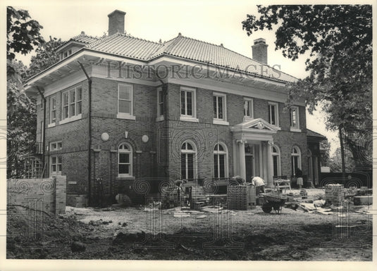 1986 Press Photo Renovation work at the Symphony Showhouse, Wisconsin - Historic Images