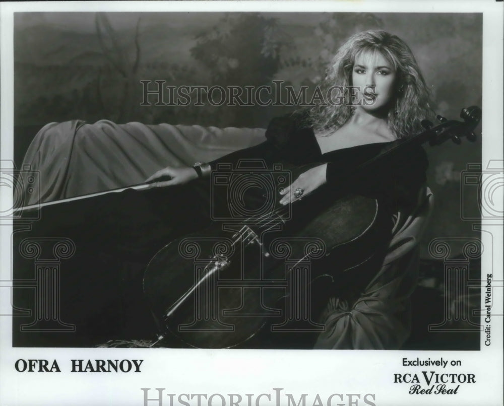 1990 Press Photo Cellist Ofra Harnoy&#39;s album cover is now a billboard- Historic Images