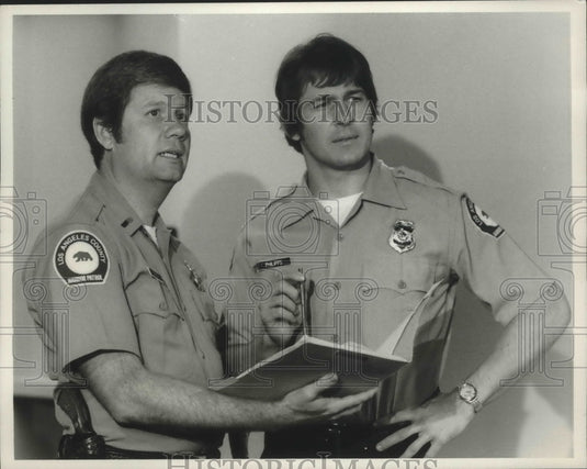 1977 Press Photo James Hampton & Cooper Huckabee star in "Bravo Two" - mjp22295 - Historic Images