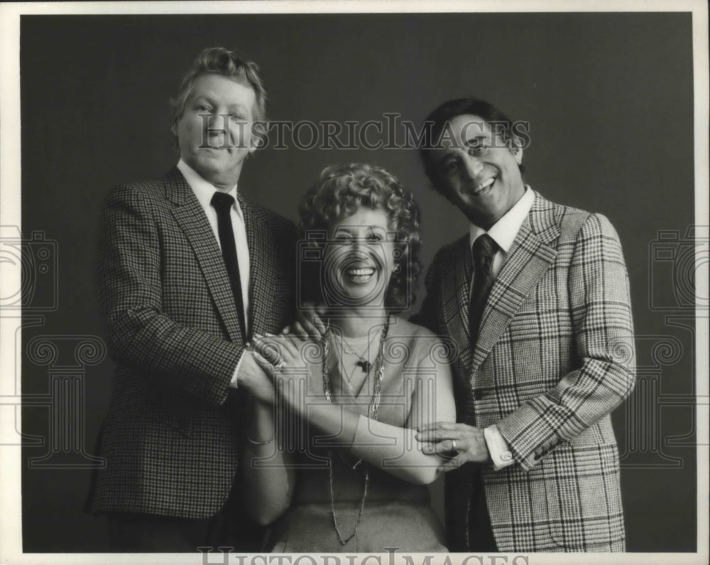 1976 Press Photo Beverly Sills &amp; Robert Merrill with Danny Kaye on &quot;Look-In&quot;-Historic Images