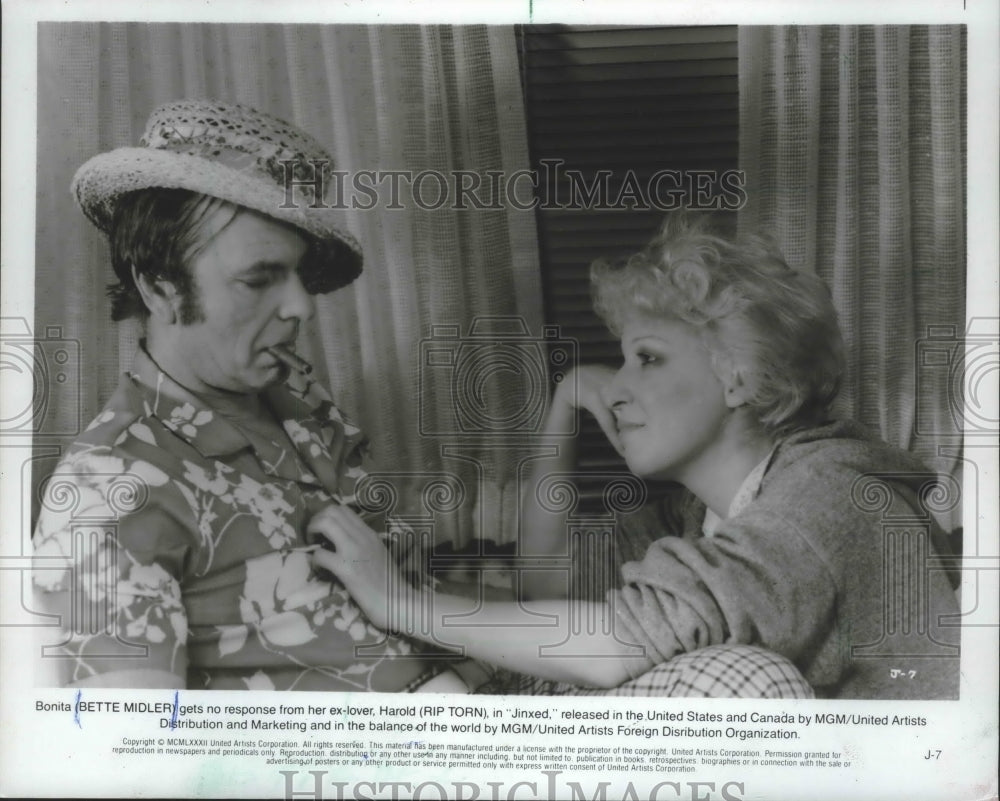 1982 Press Photo Actress Bette Midler, Rip Torn in &quot;Jinxed&quot; Movie - mjp22496-Historic Images
